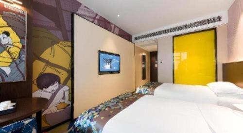 a bedroom with a bed and a painting on the wall at Borrman Hotel Wuhan Hankou Railway Station Metro Station in Wuhan