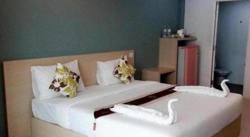 Un ou plusieurs lits dans un hébergement de l'établissement Kim Lung Airport Hotel