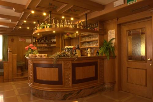 Ο χώρος του lounge ή του μπαρ στο Hotel Denny