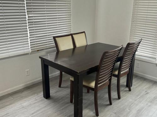 a black dining room table and chairs in a room at Reyes Guess home in Marysville