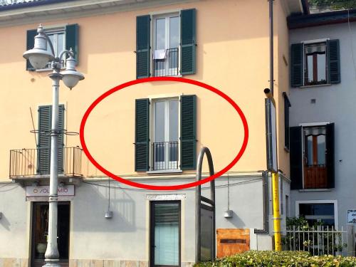 a red circle on the side of a building at Belvilla by OYO Casa Marina a Ghiffa in Ghiffa