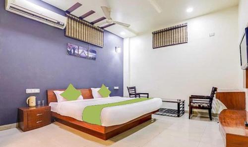 Ένα ή περισσότερα κρεβάτια σε δωμάτιο στο FabHotel Elite Inn I