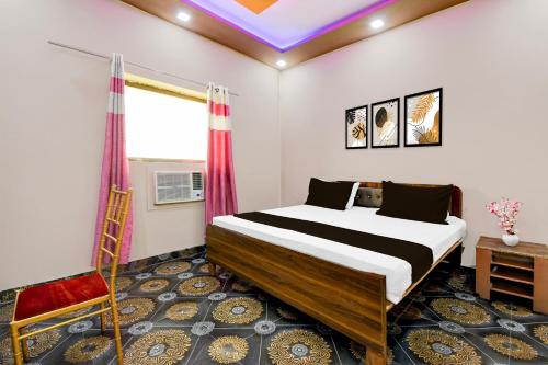a bedroom with a large bed and a window at Hotel O Rajaram Singh Blessing Garden And Hotel in Prayagraj