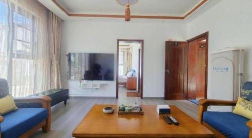 a living room with a couch and a coffee table at Dali Four Seasons Hostel in Dali Ancient Town