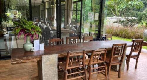 Taman di luar Villa De View