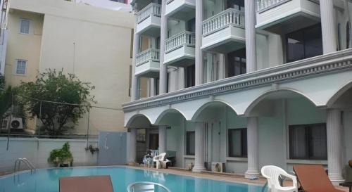 Πισίνα στο ή κοντά στο Honey Lodge