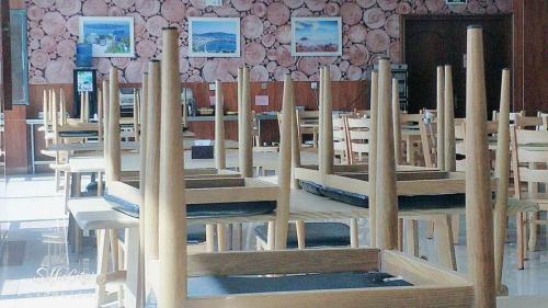 a row of wooden benches sitting inside of a room at GreenTree Inn Qingdao Jiaozhou Jiaoping Road Express Hotel in Qingdao