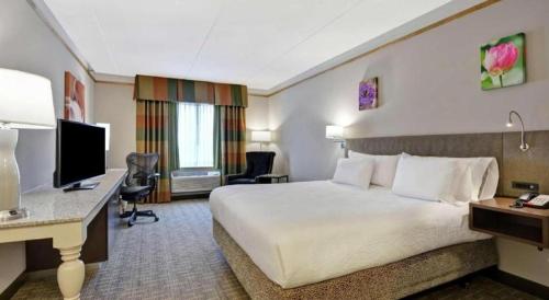 Μια τηλεόραση ή/και κέντρο ψυχαγωγίας στο Hilton Garden Inn Appleton/Kimberly