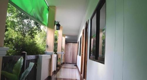 Taman di luar N-Joy Place