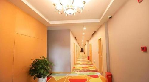 a hallway with a long corridor with a chandelier at Shell Shanghai Jiading Nanxiang Town Minzhu Street Hotel in Shanghai