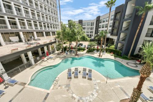 Gallery image of Skyline King Beds Retreat 2BR 2BA Near NRG Medical Center Galleria Mall in Houston