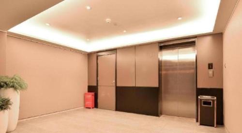 Galeriebild der Unterkunft Home Inns Plus Shanghai Xujiahui Branch in Shanghai