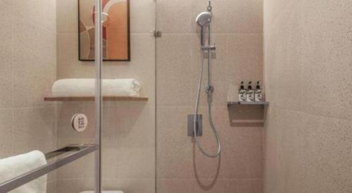 Ein Badezimmer in der Unterkunft Home Inns Plus Shanghai Xujiahui Branch