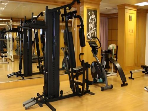 a gym with a bunch of exercise bikes in it at Xiamen Airlines Quanzhou Hotel in Quanzhou