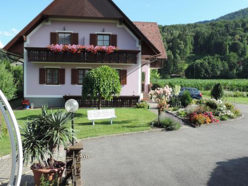 Un jardín fuera de Schwanbergerstüberl