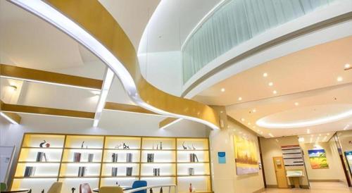 a hospital room with a vaulted ceiling at City Comfort Inn Nanning Guangxi University in Nanning