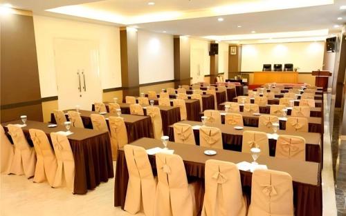 a large room with tables and chairs in it at Hotel Grand Permata Hati in Banda Aceh