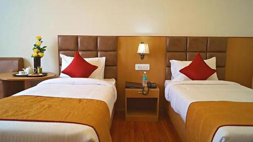 Un ou plusieurs lits dans un hébergement de l'établissement The Staynest Yeasel 4 STAR LUXURY RESRT