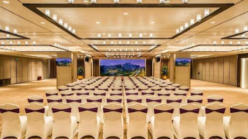 a conference room with a long table and chairs at Grand Metropark Hotel Chongqing in Chongqing