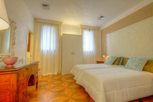Katil atau katil-katil dalam bilik di La Grande Bellezza