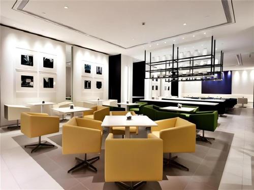 Ruang duduk di Jinjiang Metropolo Shanghai Xujiahui Nanhuating Hotel