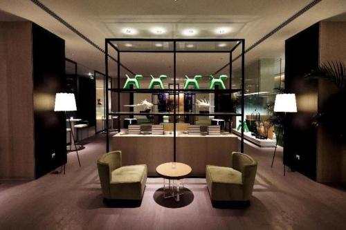 Ruang duduk di Jinjiang Metropolo Shanghai Xujiahui Nanhuating Hotel