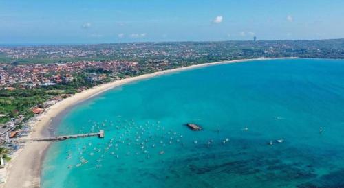 an aerial view of a beach with a group of boats at OYO 1755 De'balcon Accomodation Near Ngurah Rai Airport in Ubud