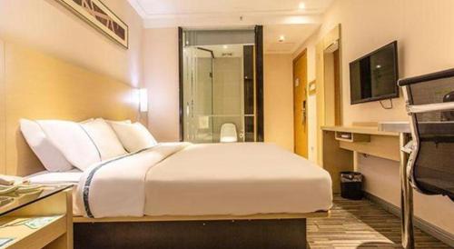 Postel nebo postele na pokoji v ubytování City Comfort Inn Beihai Hepu Bus Terminal