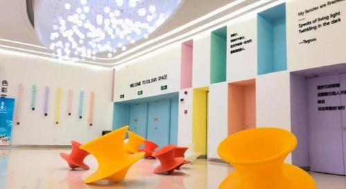 a room with four plastic stars on the floor at Taiyi International Hotel in Wenzhou