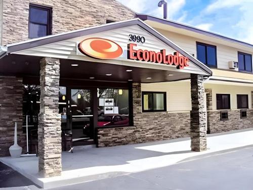 a restaurant with a sign on the front of it at Econo Lodge Rochester I-90 & I-390 in Rochester