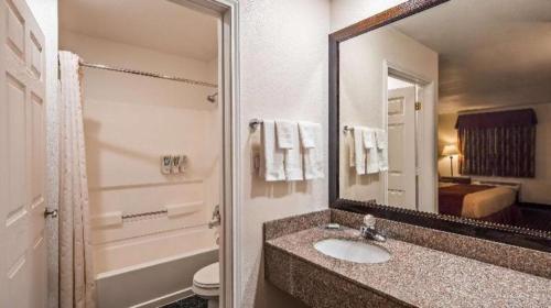 a bathroom with a sink and a mirror at Best Western Johnson City Inn in Johnson City