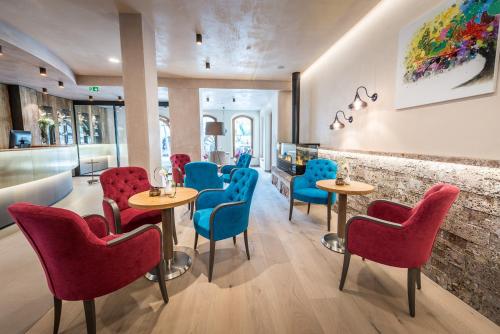 a restaurant with chairs and tables in a room at Hotel Alpenrose in Pertisau