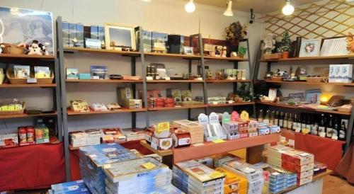 a store with shelves filled with food and other items at Espoir Misawa in Hakuba