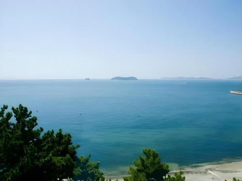 a view of a large body of water at Hotel Shofuen in Toyohashi
