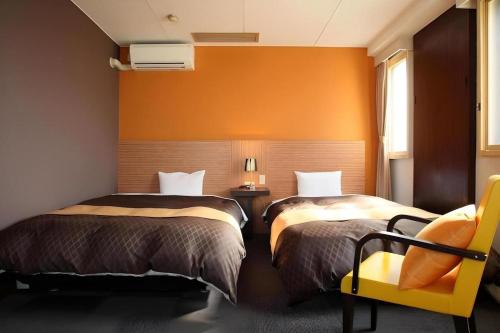Hotel 1-2-3 Kofu Shingen Onsenにあるベッド