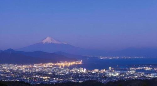a view of a city with a mountain in the background at Nippondaira Hotel in Shizuoka