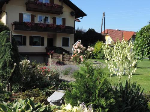 Un jardín fuera de Schwanbergerstüberl