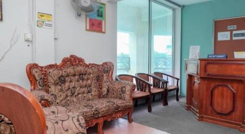 Ruang duduk di OYO 90120 MI Hotel Dungun