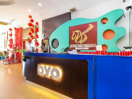 a store with a xo sign in a room at Super OYO 1114 Neo Pegasus Hotel in Segamat