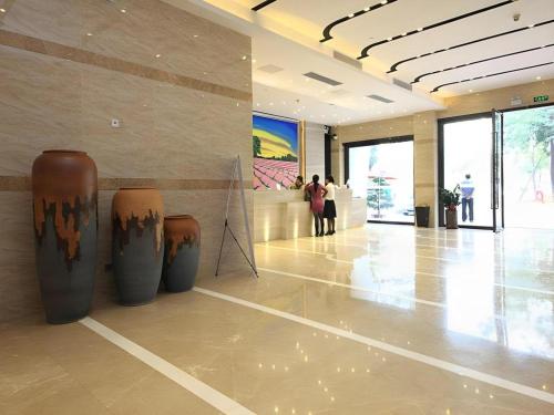 a lobby with two large vases on the floor at Shenzhen Lavande Hotel Airport Terminal Branch in Shenzhen