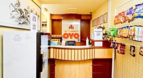 a fast food restaurant with a counter and a refrigerator at OYO 89958 Hotel Umimas in Lahad Datu
