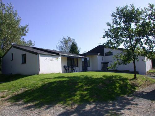 En have udenfor Quaint holiday home with heated indoor pool