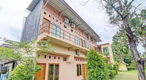 a large building with a lot of windows at OYO 90945 Arizon Kost in Jambi