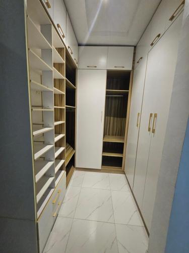 ラゴスにある5 Bedrooms and 5 Bathrooms Luxury Duplex With Private Swimming Poolのギャラリーの写真