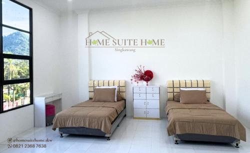Ένα ή περισσότερα κρεβάτια σε δωμάτιο στο Home Suite Home Singkawang Grace Suite