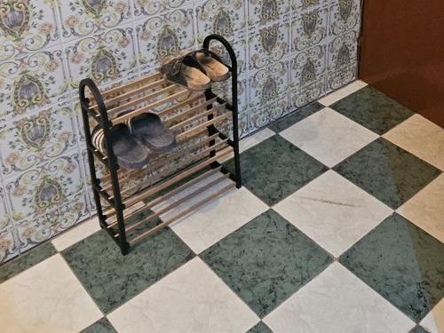 a iron bench with shoes on a tiled floor at Rustig appartement Oujda centrum in Oujda