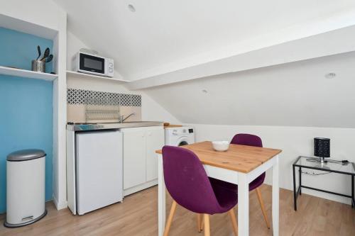 Η κουζίνα ή μικρή κουζίνα στο Chic Studio with Parking in Charleville-Mézières