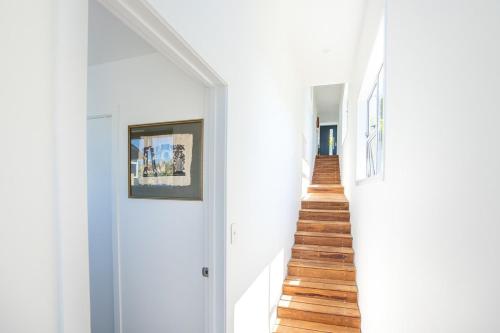 Gallery image of Stairway to Heaven - Stylish Beachside 3 Bdm House with amazing harbour views and beach access in Tamaterau