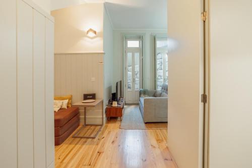 Cozy Flat with Terrace by Hosty