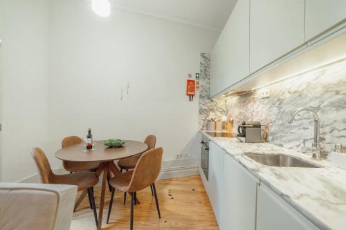 Cozy Flat with Terrace by Hosty